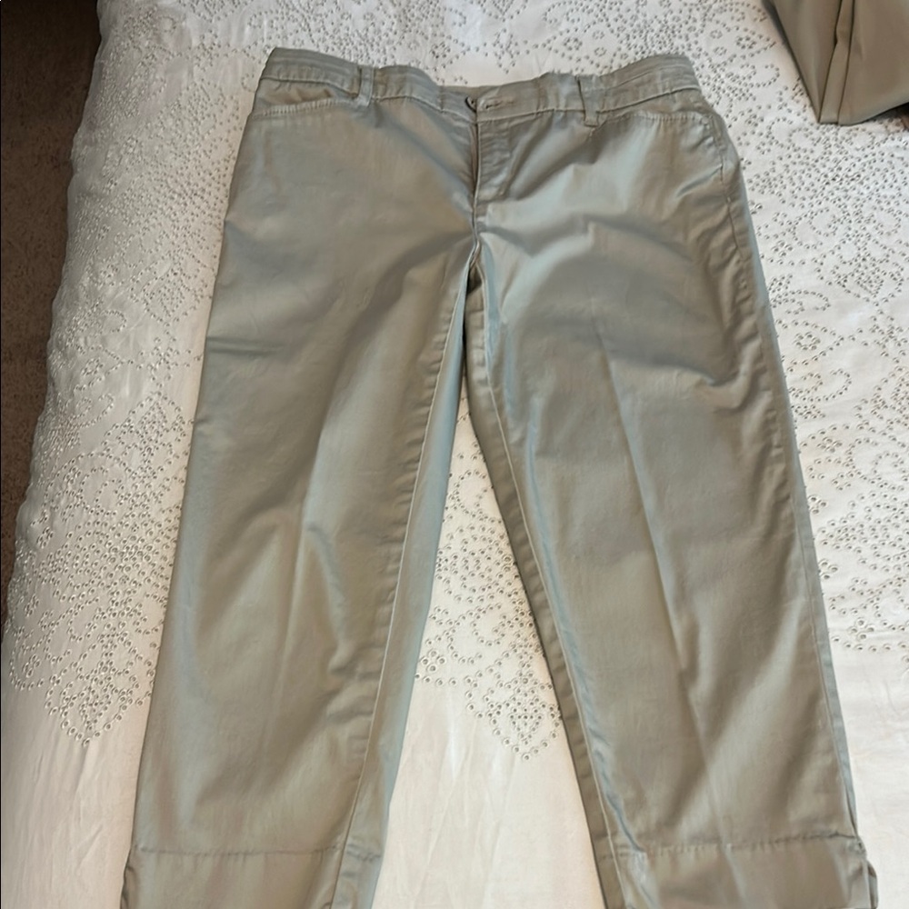 Khaki women’s Chino cropped Pants